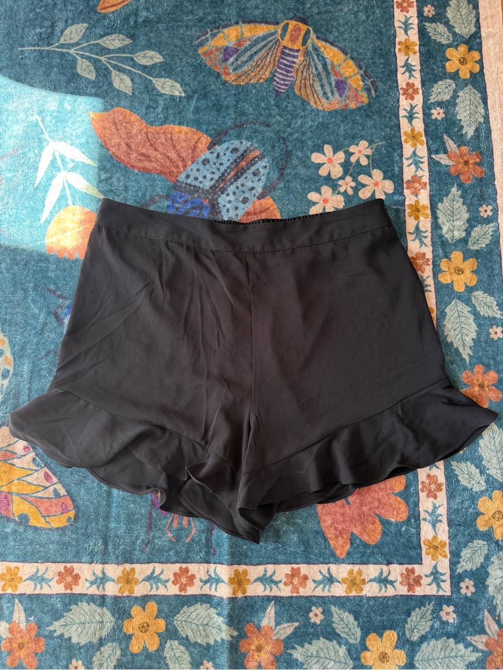 Women’s Black Ruffle Hem Flowy Shorts Size XL